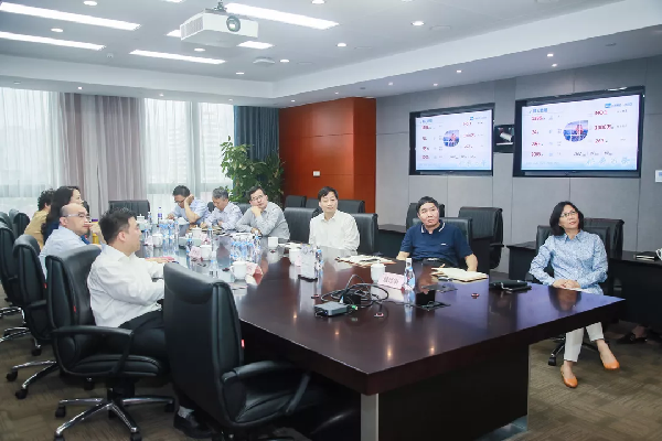浦东新区人大常委会主任田春华一行赴AG公司控股调研